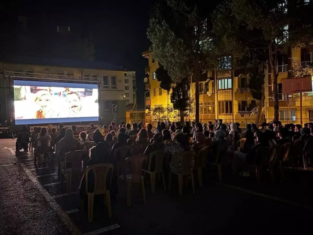 caykarada yazlik sinema gunu QehtNZB1