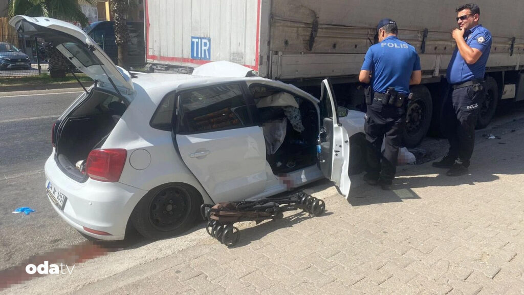 park halindeki tira carpti dort kisi yaralandi ec8XuI5L