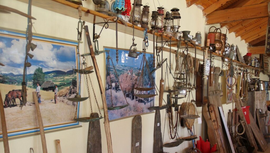 cankiridaki muzeziyaretcilerini zamanda yolculuga cikartiyor BV1QivIB