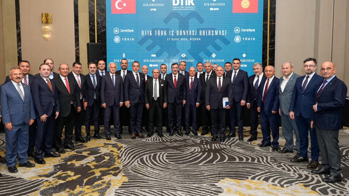 cumhurbaskani yardimcisi yilmaz kirgizistanda turk is insanlariyla bulustu wVYd8QVA