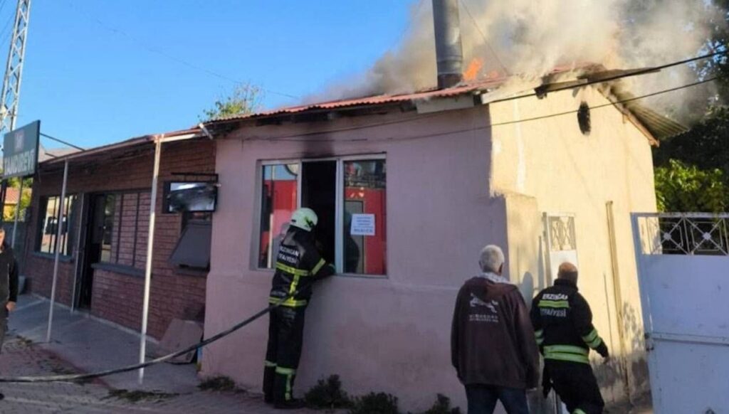 erzincanda is yerinde yangin 7472Lhw7