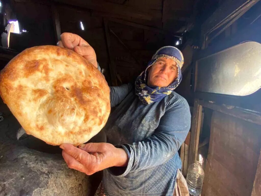 kadifekalede mardinli kadinlardan tandir ekmekleri h7drqz2t
