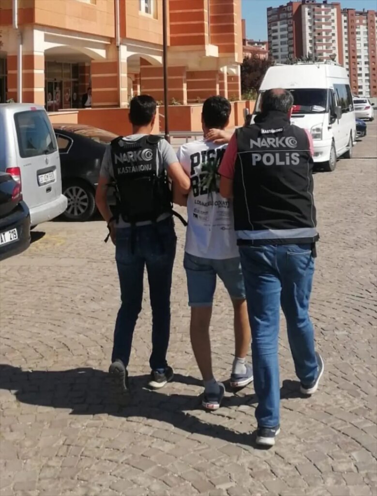 kastamonuda uyusturucu operasyonu 5 bin hap ele gecirildi XiZ7TlYh