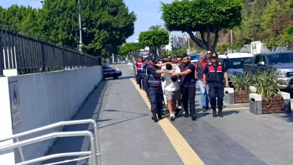 manavgatta silahli saldiri iki yarali 5twrHVRY