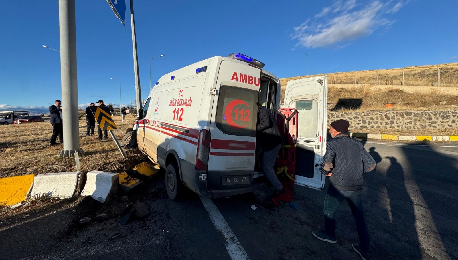 agrida ambulanskazaya karisti 2si agir 7 yarali ABJTRljf.jpg