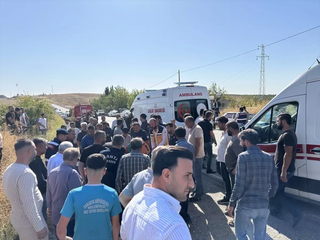 ambulans ve otomobil carpisti 8 yarali CxJFcF2f.jpg