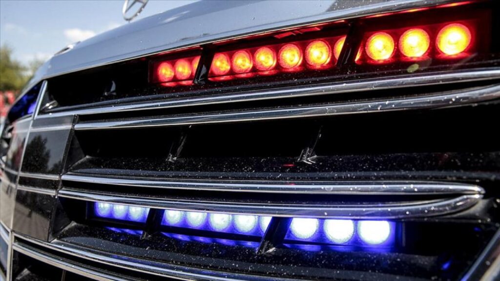 cakar lambayla polis merkezine gittiler ceza yediler 7dkIjT1X.jpg