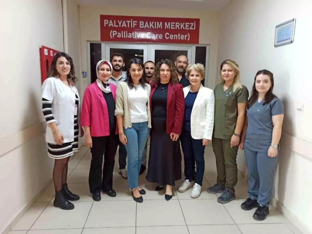 dunya palyatif bakim gununde anlamli ziyaret mzcGWhM7.jpg