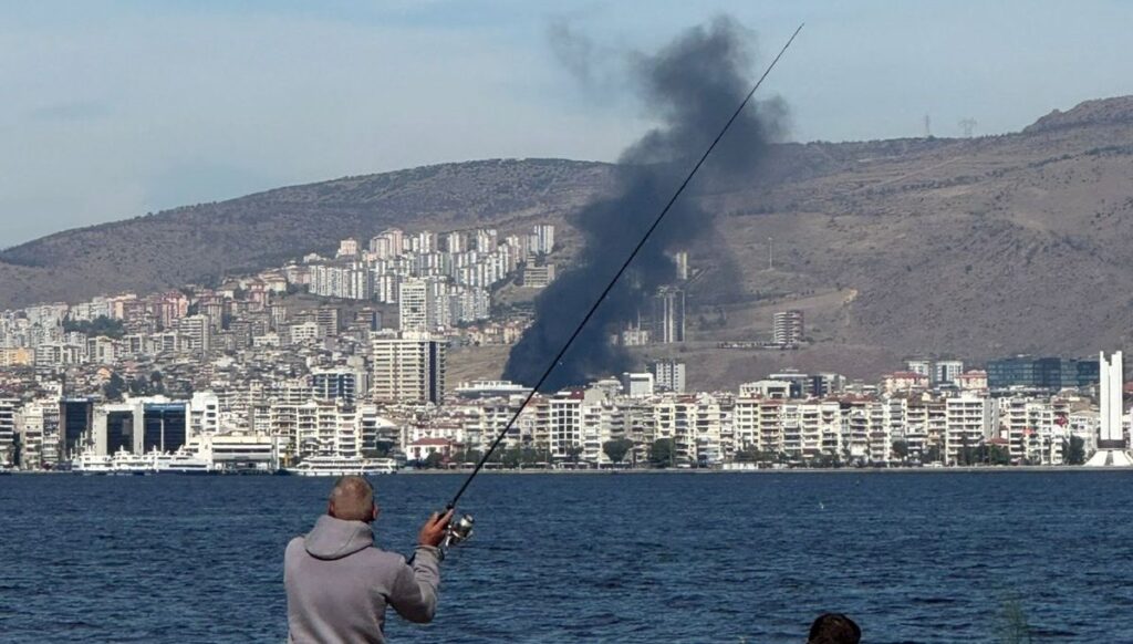 izmirde insaat atiklarindan yangin cikti D9gNG4kc.jpg