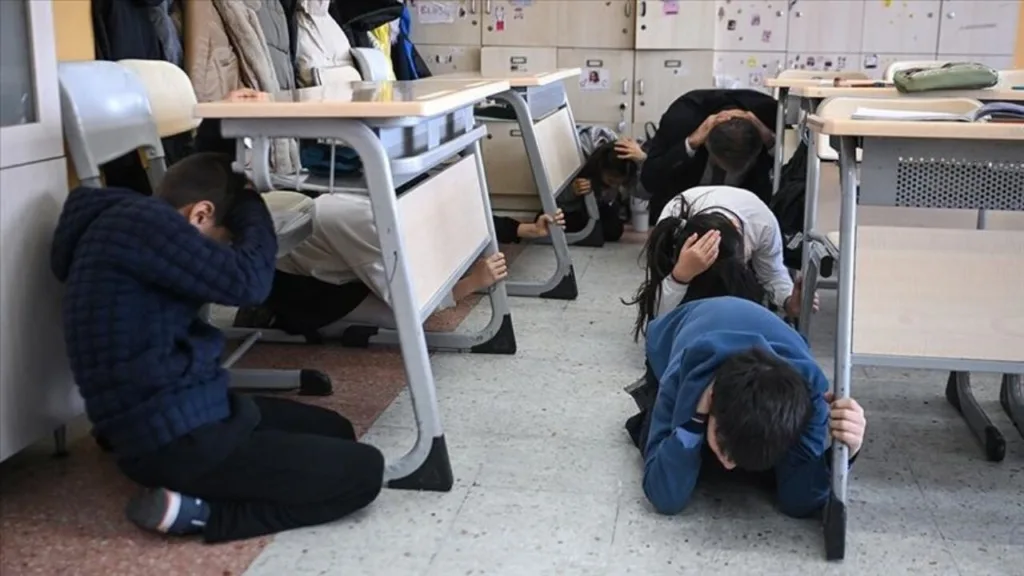 meb duyurdu tum okullarda es zamanli afetlere hazirlik 7ZOBr2Tu