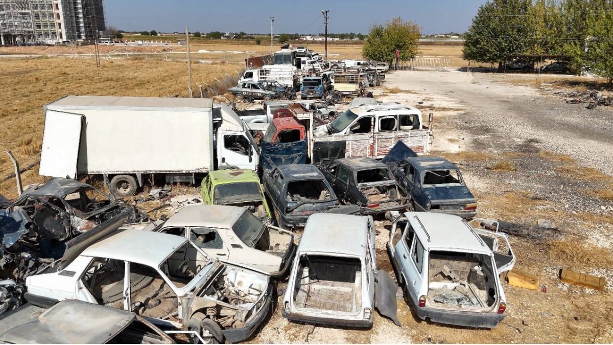 sanliurfada yerk edilen yediemin parkindaki araclar yagmalandi scYwLQl2.jpg