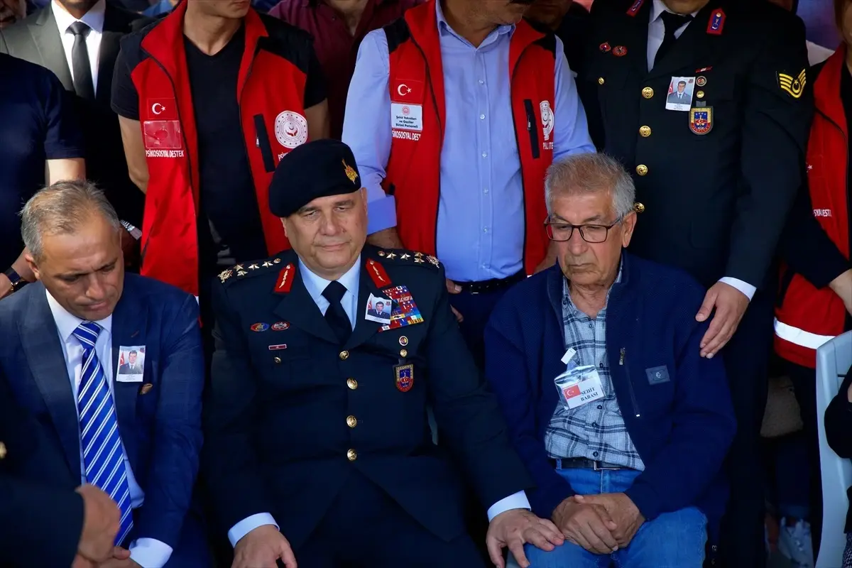 sehit jandarma astsubay cavus kemal ozgurun cenazesi osmaniyede defnedildi YNdfz2Mv