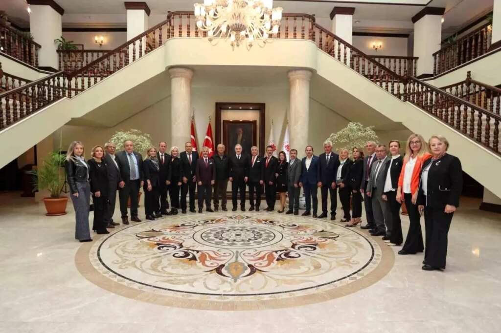 vali ayyildizdan muhtarlar gunu mesaji MqRa5dZ4.jpg