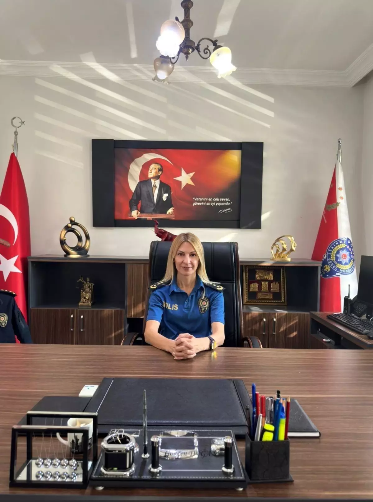 yataganda ilk kadin emniyet muduru goreve basladi INzHsnw5