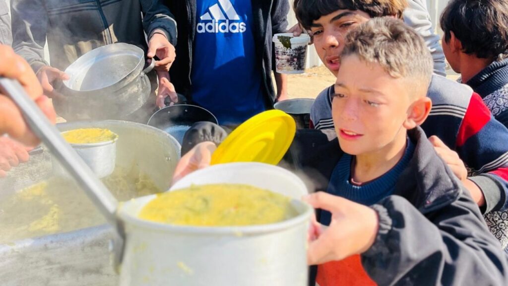 deniz feneri gazzede her gun 22 bin kisiye sicak yemek LgjrbjOI.jpg