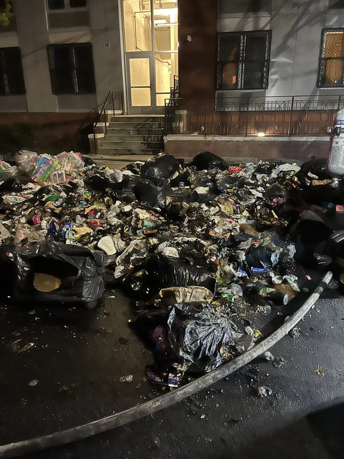 new yorkta arac patladi 7 itfaiyeci yaralandi MIngxwMx.jpg