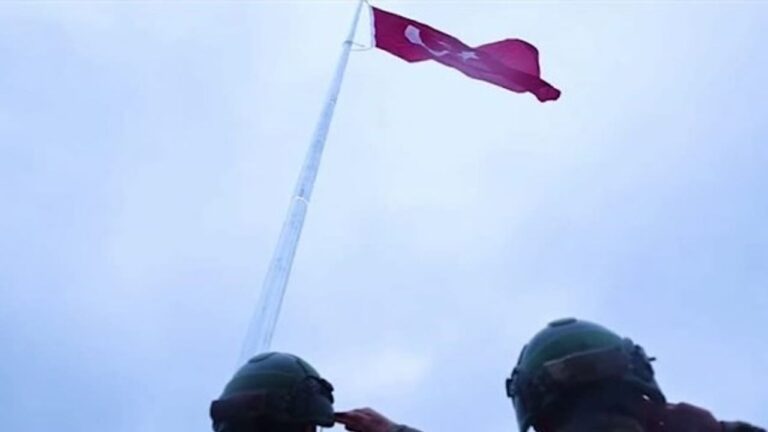 turk-bayragina-saldirilan-alan-hudut-karakoluna-baglandi-RziKLejz.jpg