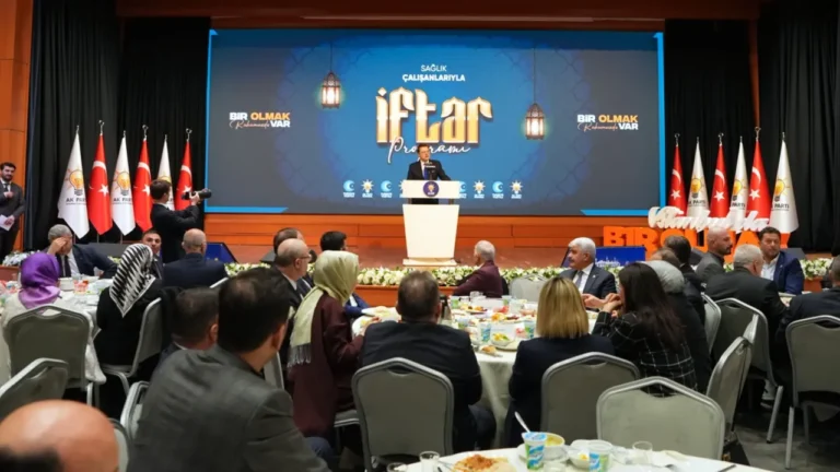 ak-parti-genel-merkez-saglik-politikalari-baskanligindan-saglik-calisanlarina-iftar-programi-wfT5aAdS.webp