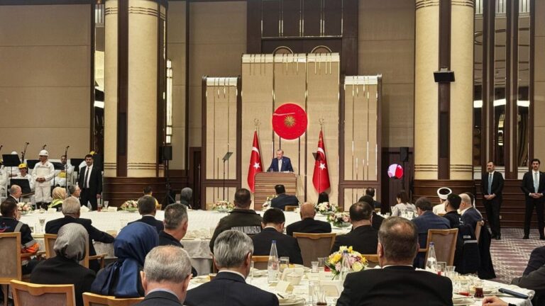 cumhurbaskani-erdogan-emek-sofrasi-bulusmasi-iftar-programinda-konustu-ryena6Gr.jpeg