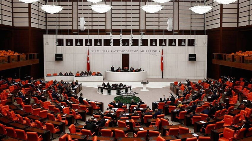 Akpnin meclisin calisma takvimini uzatma talebi kabul edildi agustosun ilk haftasi da calisilacak p97UFzgL