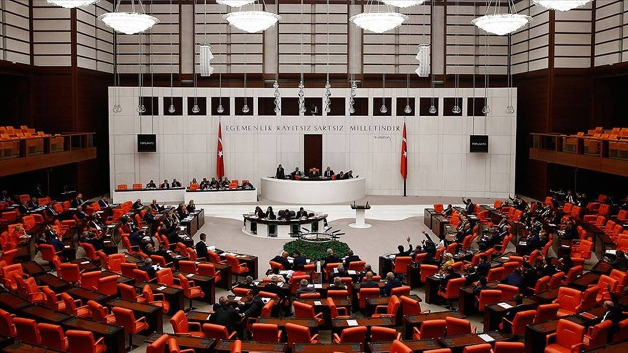 Akpnin meclisin calisma takvimini uzatma talebi kabul edildi agustosun ilk haftasi da calisilacak p97UFzgL